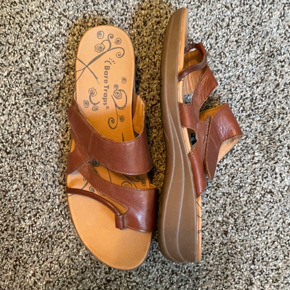 Bare Traps Brown Sandal. Size 9